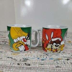 LOT OF 2 VTG RARE 1997 HOLIDAY LOONEY TOONS COFFEE MUG WARNER BROS STUDIO STORE